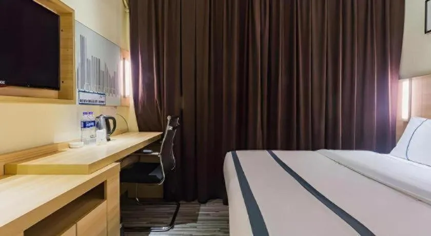 Bed in City Comfort Inn Guangzhou Tianhetang Xiajunjing Garden