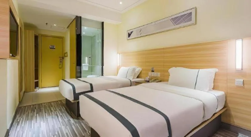 Bed in City Comfort Inn Guangzhou Tianhetang Xiajunjing Garden