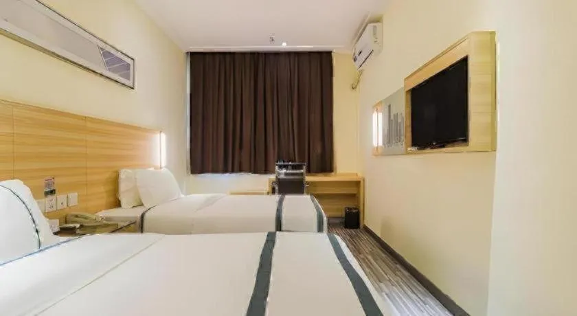 Bed in City Comfort Inn Guangzhou Tianhetang Xiajunjing Garden