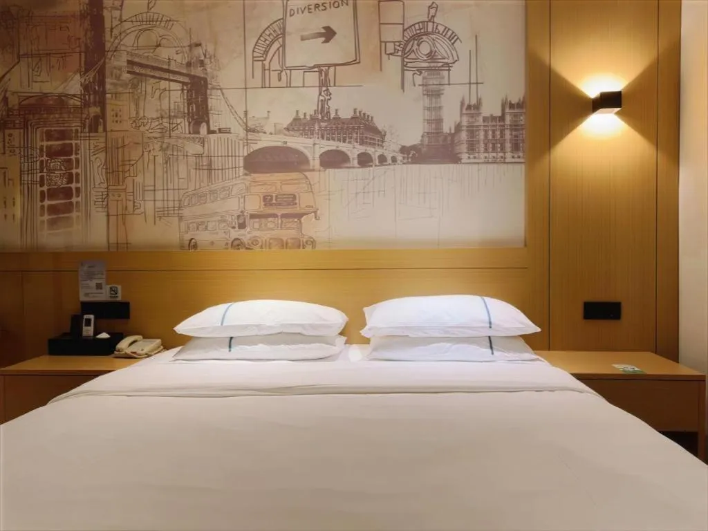 Bed in City Comfort Inn Wuhan Jiqing Street Dazhi Road Metro Station