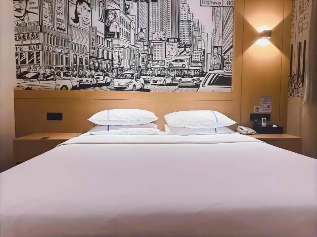 Bed in City Comfort Inn Wuhan Jiqing Street Dazhi Road Metro Station