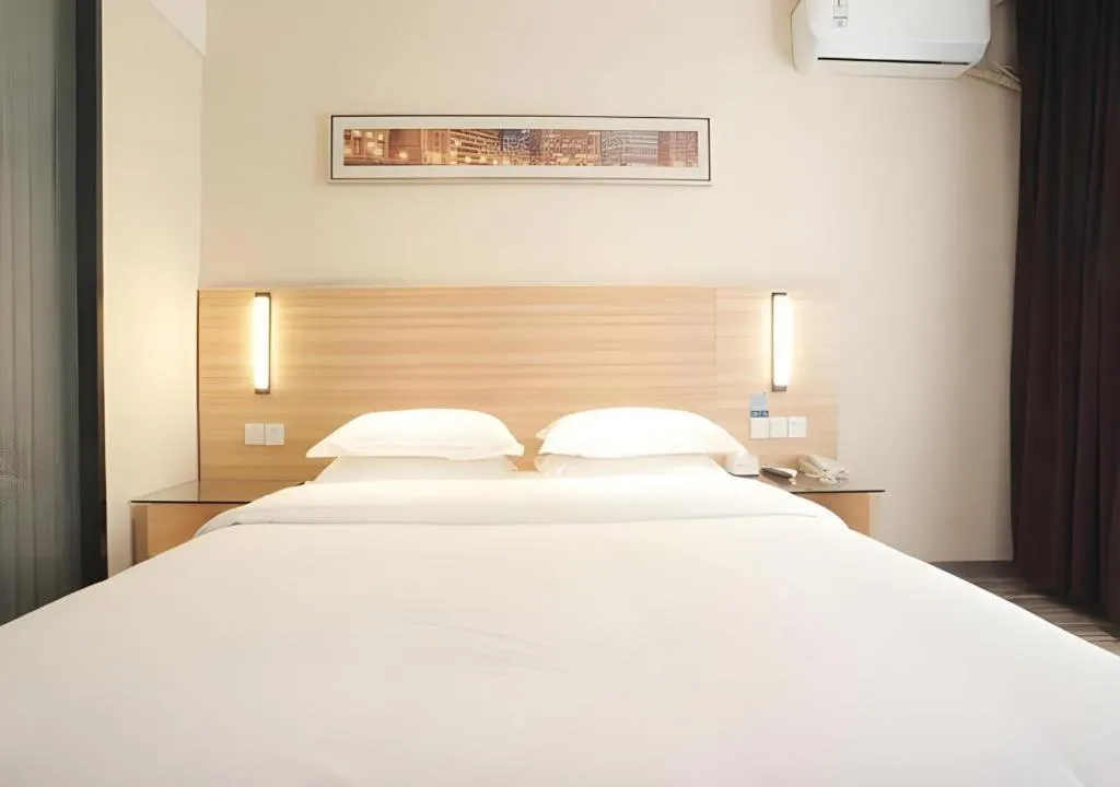 Bed in City Comfort Inn Wuhan Jiqing Street Dazhi Road Metro Station