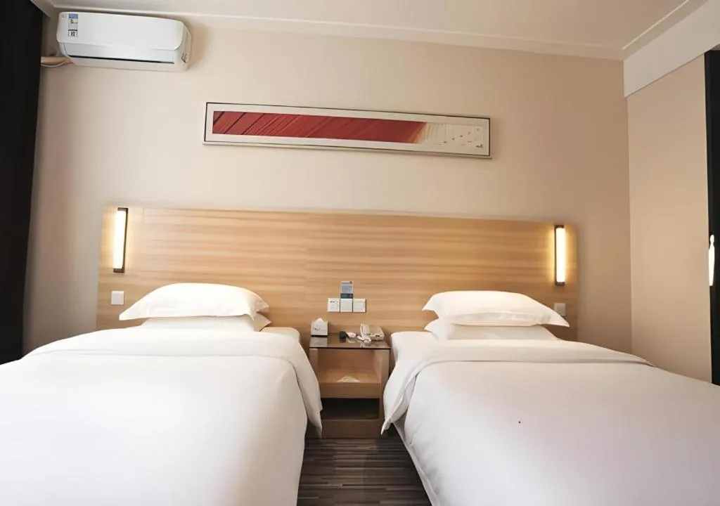 Bed in City Comfort Inn Wuhan Jiqing Street Dazhi Road Metro Station