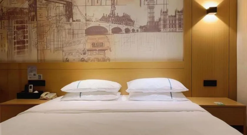 Bed in City Comfort Inn Wuhan Jiqing Street Dazhi Road Metro Station
