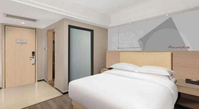 Bed in Borrman Hotel Guangzhou Railway Station Sanyuanli Metro Station