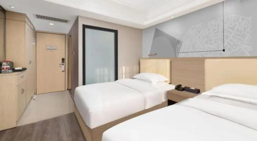 Bed in Borrman Hotel Guangzhou Railway Station Sanyuanli Metro Station