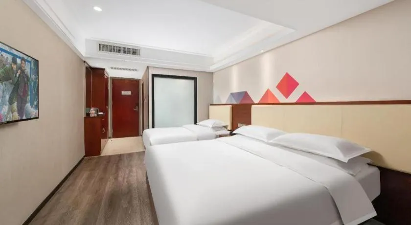 Bed in Borrman Hotel Guangzhou Railway Station Sanyuanli Metro Station
