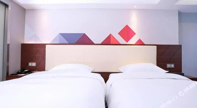 Bed in Borrman Hotel Guangzhou Railway Station Sanyuanli Metro Station