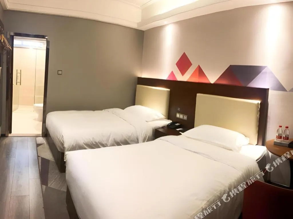 Bed in Borrman Hotel Guangzhou Railway Station Sanyuanli Metro Station