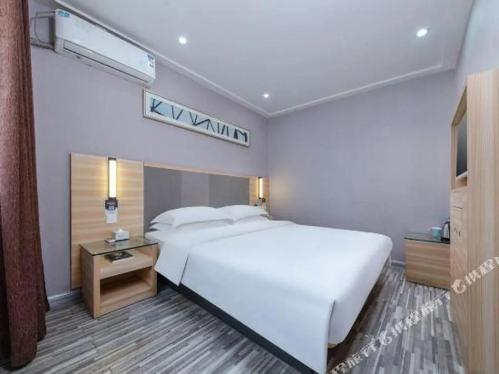 Bed in City Comfort Inn Shanghai International Automobile City Tongji University