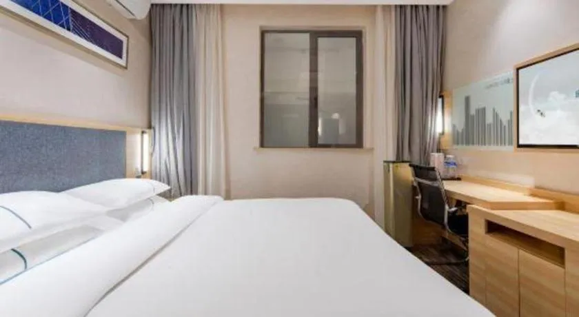 Bed in City Comfort Inn Shanghai International Automobile City Tongji University