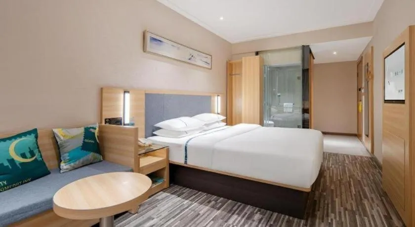 Bed in City Comfort Inn Shanghai International Automobile City Tongji University