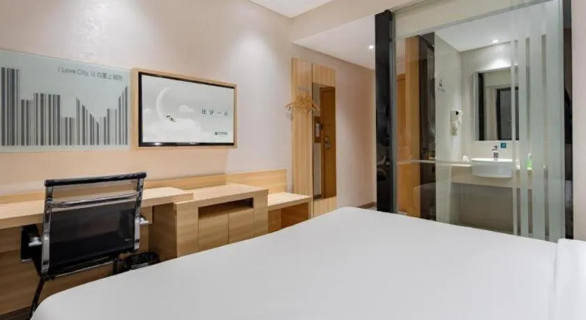 Bed in City Comfort Inn Shanghai International Automobile City Tongji University