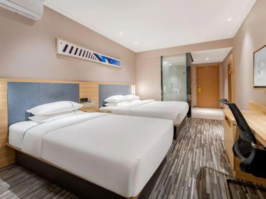 Bed in City Comfort Inn Shanghai International Automobile City Tongji University