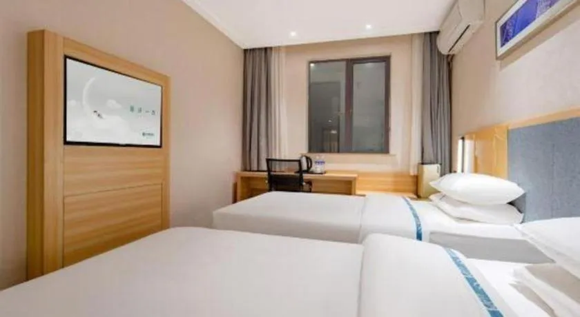 Bed in City Comfort Inn Shanghai International Automobile City Tongji University