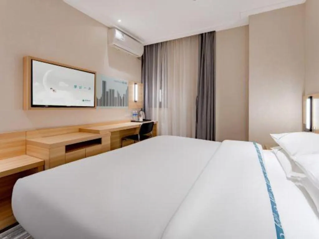 Bed in City Comfort Inn Shanghai International Automobile City Tongji University