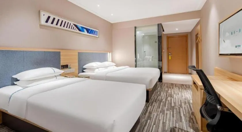 Bed in City Comfort Inn Shanghai International Automobile City Tongji University