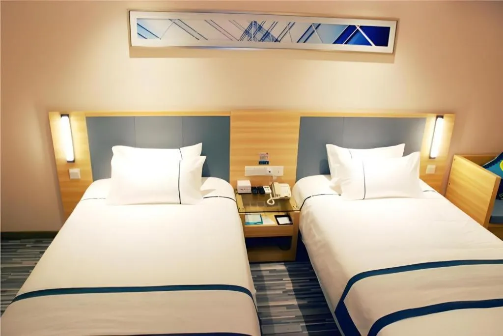 Bed in City Comfort Inn Shanghai International Automobile City Tongji University