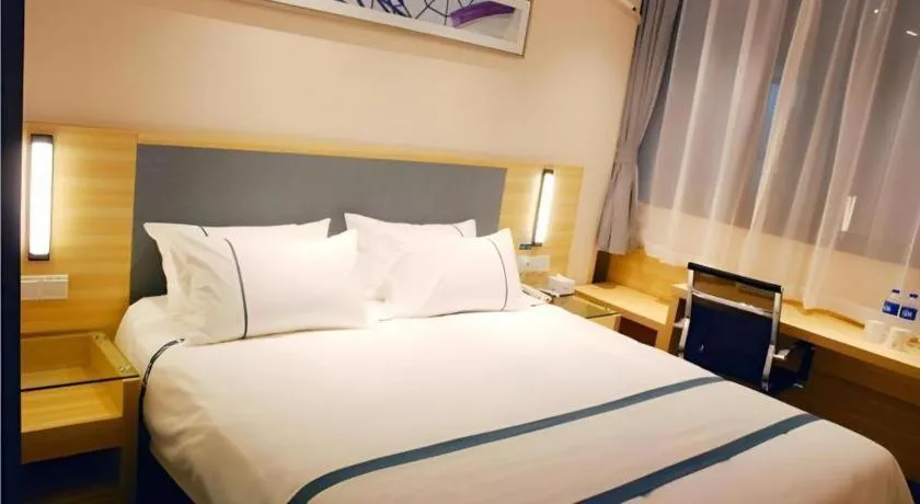 Bed in City Comfort Inn Shanghai International Automobile City Tongji University