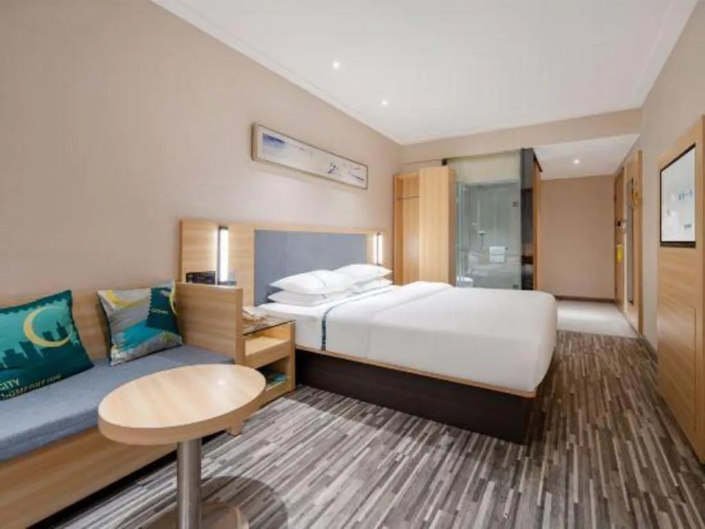 Bed in City Comfort Inn Shanghai International Automobile City Tongji University