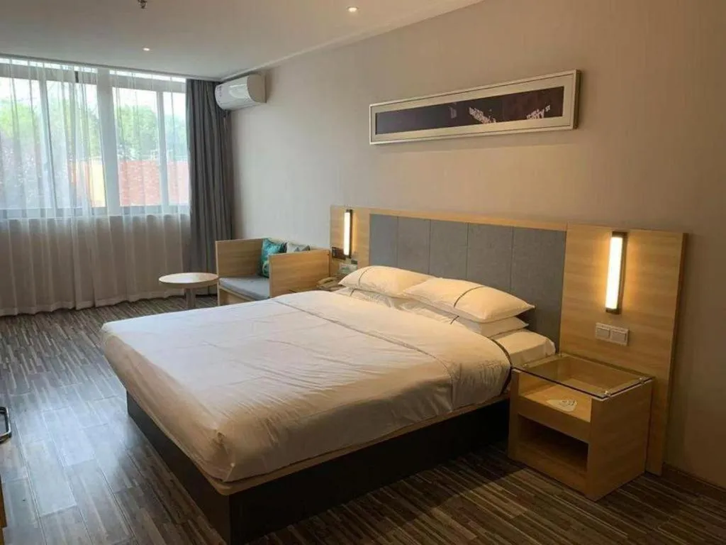 Bed in City Comfort Inn Shanghai International Automobile City Tongji University