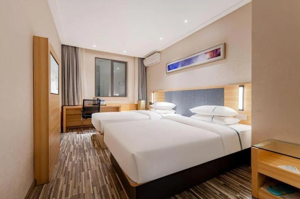 Bed in City Comfort Inn Shanghai International Automobile City Tongji University