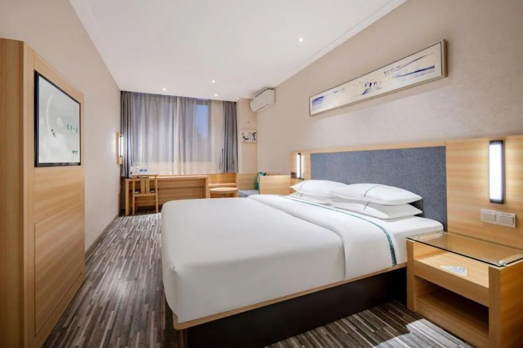 Bed in City Comfort Inn Shanghai International Automobile City Tongji University