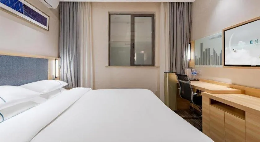 Bed in City Comfort Inn Shanghai International Automobile City Tongji University