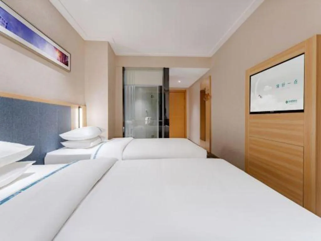 Bed in City Comfort Inn Shanghai International Automobile City Tongji University