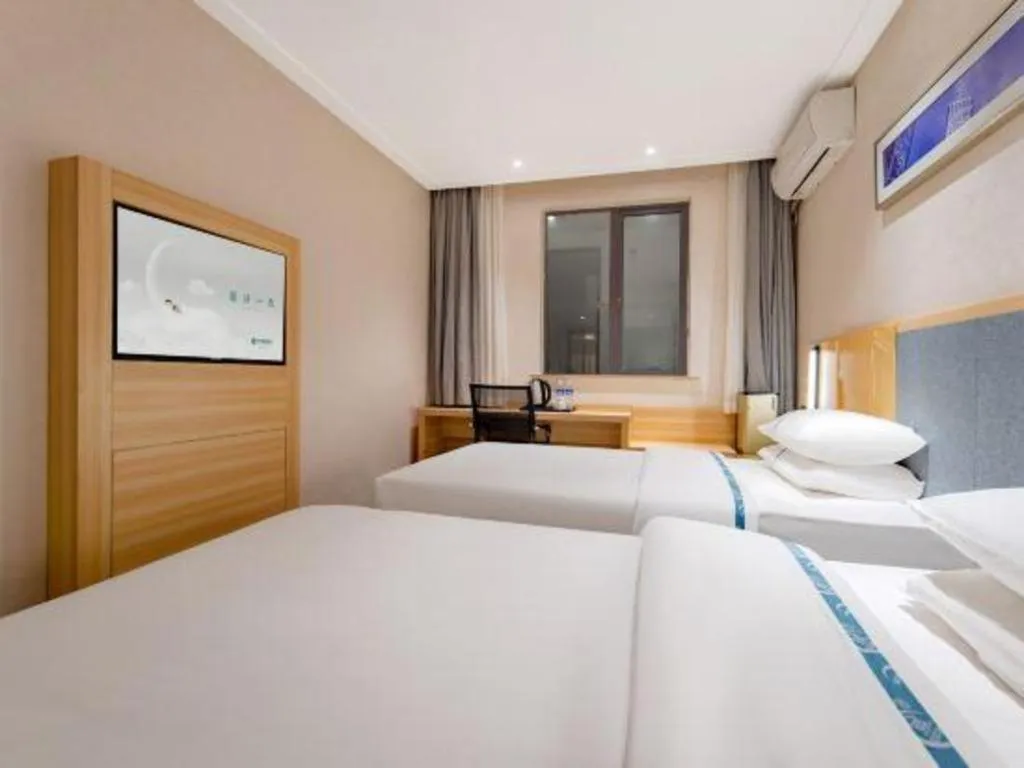 Bed in City Comfort Inn Shanghai International Automobile City Tongji University