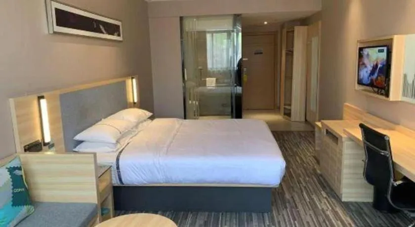 Bed in City Comfort Inn Shanghai International Automobile City Tongji University