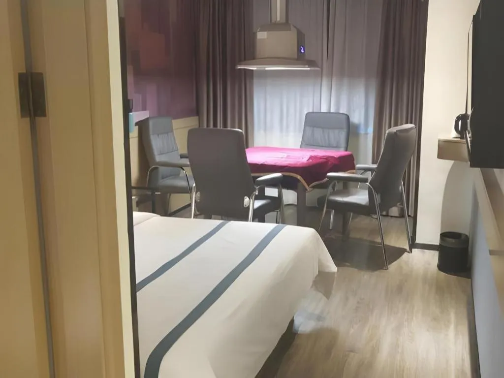 Bed in City Comfort Inn Shenzhen Exhibition Center North Huaqiang Metro Station