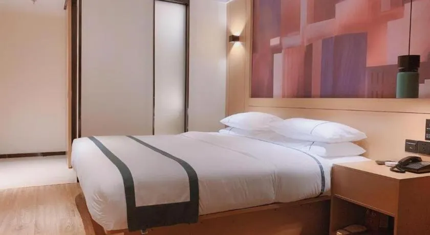 Bed in City Comfort Inn Shenzhen Exhibition Center North Huaqiang Metro Station