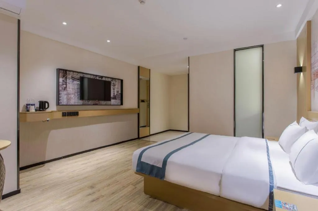 Bed in City Comfort Inn Shenzhen Exhibition Center North Huaqiang Metro Station