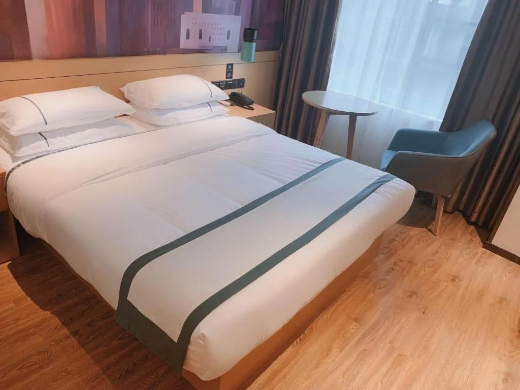 Bed in City Comfort Inn Shenzhen Exhibition Center North Huaqiang Metro Station