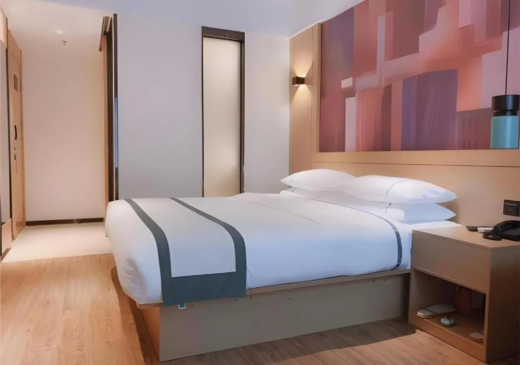 Bed in City Comfort Inn Shenzhen Exhibition Center North Huaqiang Metro Station