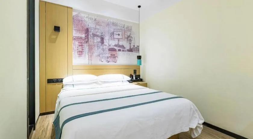 Bed in City Comfort Inn Shenzhen Exhibition Center North Huaqiang Metro Station