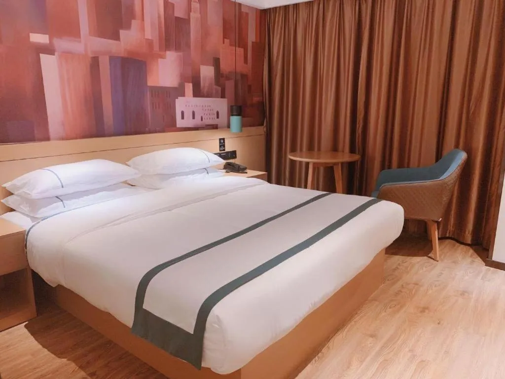 Bed in City Comfort Inn Shenzhen Exhibition Center North Huaqiang Metro Station