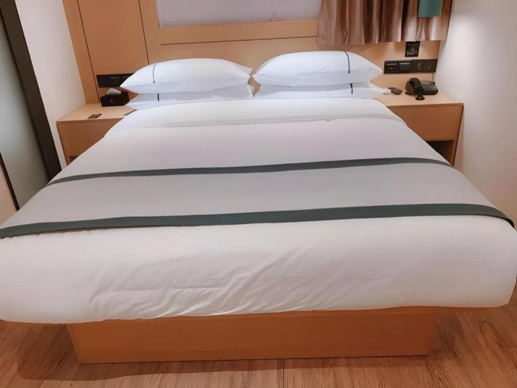 Bed in City Comfort Inn Shenzhen Exhibition Center North Huaqiang Metro Station