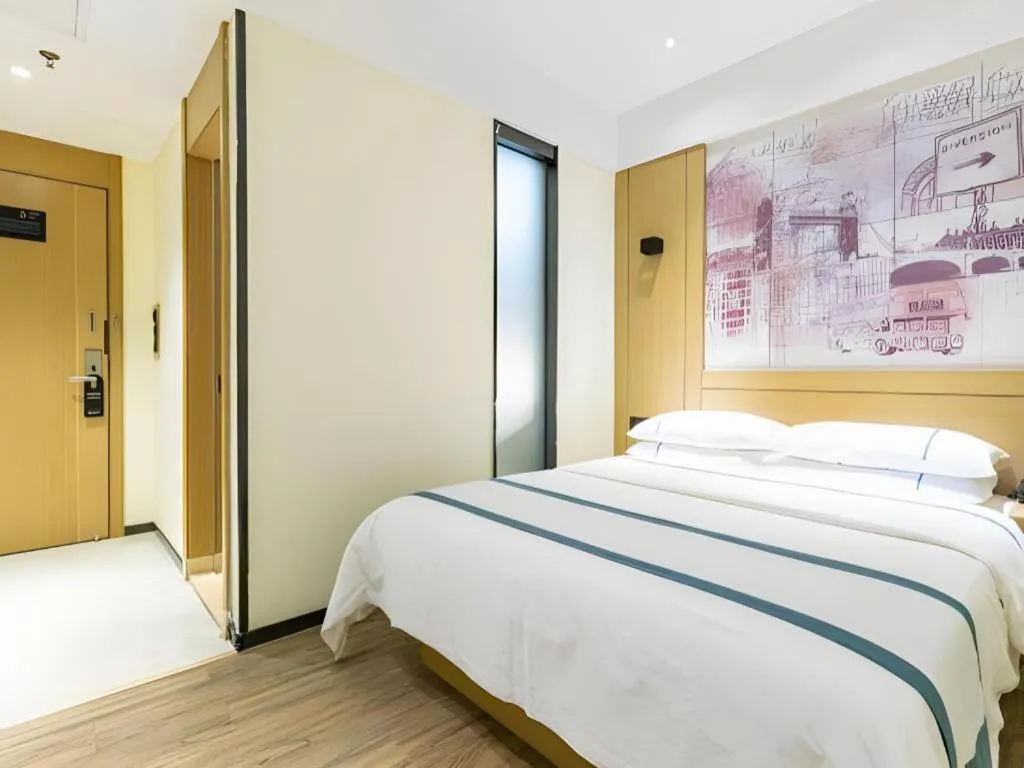 Bed in City Comfort Inn Shenzhen Exhibition Center North Huaqiang Metro Station