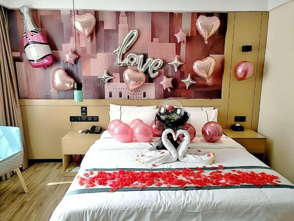 Bed in City Comfort Inn Shenzhen Exhibition Center North Huaqiang Metro Station