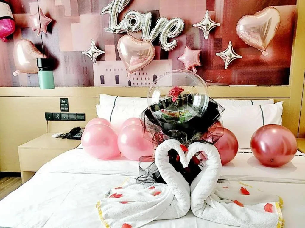 Bed in City Comfort Inn Shenzhen Exhibition Center North Huaqiang Metro Station