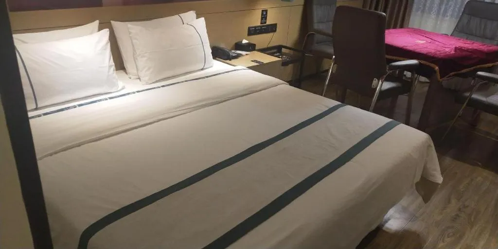 Bed in City Comfort Inn Shenzhen Exhibition Center North Huaqiang Metro Station
