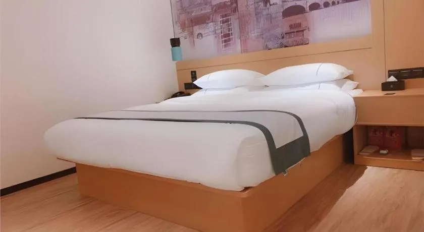 Bed in City Comfort Inn Shenzhen Exhibition Center North Huaqiang Metro Station
