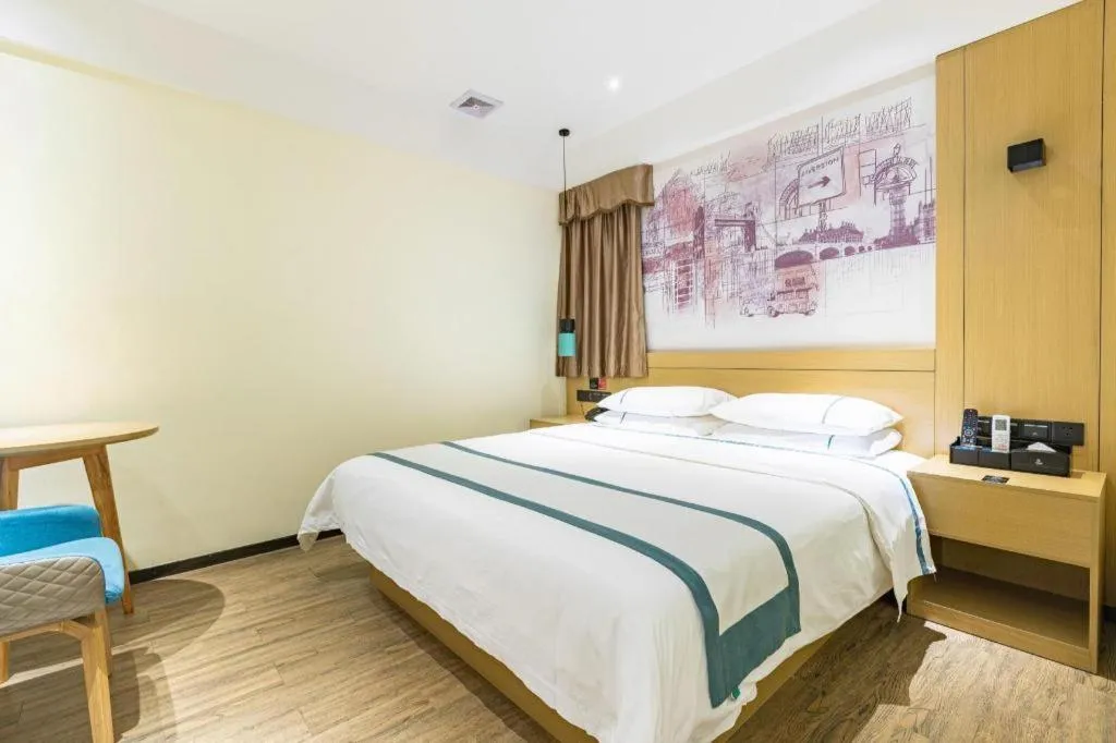 Bed in City Comfort Inn Shenzhen Exhibition Center North Huaqiang Metro Station