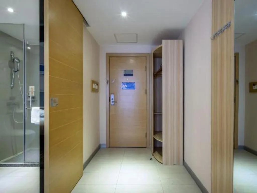 JTOUR Inn Yizhou Hechi College Pedestrian Street