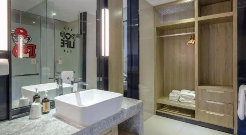 JTOUR Inn Yizhou Hechi College Pedestrian Street