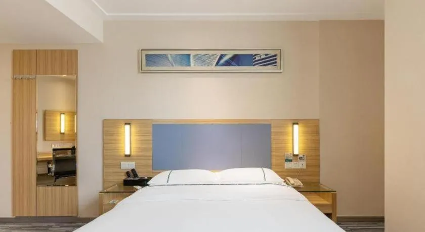 Bed in City Comfort Inn Shenzhen International Exhibition Center Tangwei Metro Station