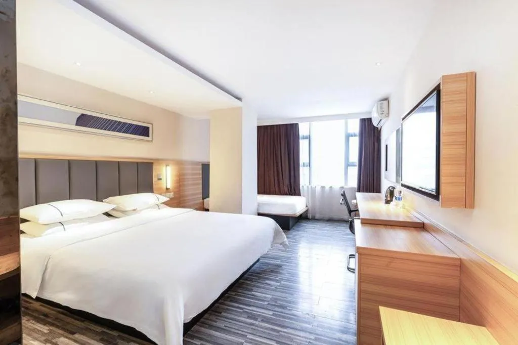 Bed in City Comfort Inn Shenzhen International Exhibition Center Tangwei Metro Station