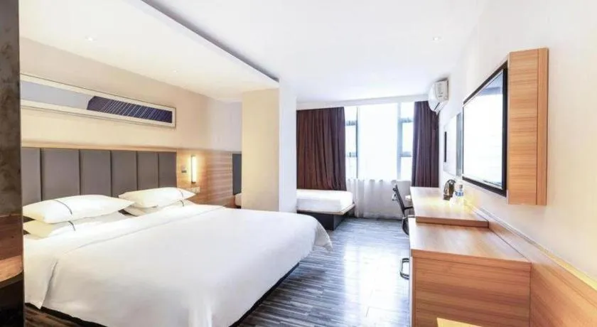 Bed in City Comfort Inn Shenzhen International Exhibition Center Tangwei Metro Station